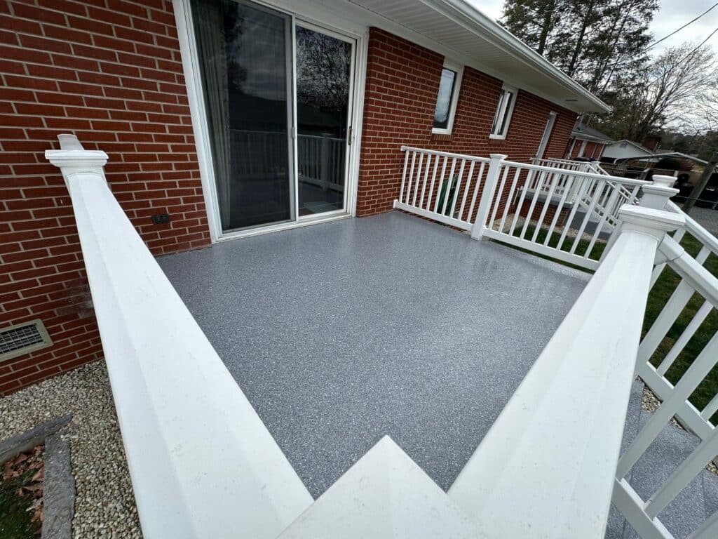 Jefferson City Outdoor Coatings in Gravel Flake